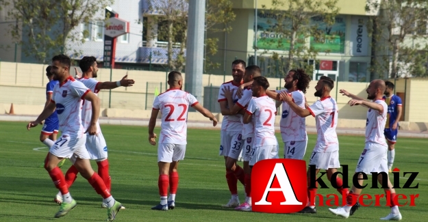 Lider Silifke Belediyespor, gol oldu yağdı