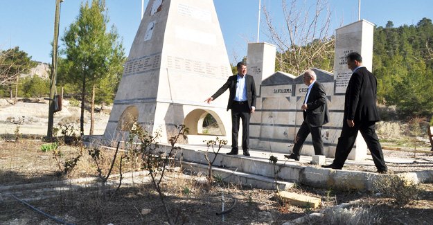 Başkan Turgut, Şehitlik Anıtı’nı inceledi