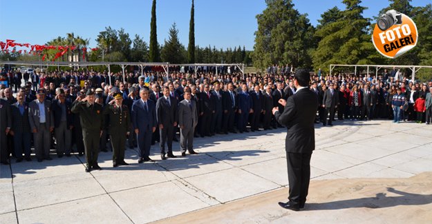 Binlerce kişi şehitlikte buluştu