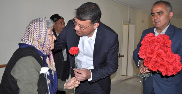 Turgut, Yaşlılar Haftası’nı huzurevinde kutladı