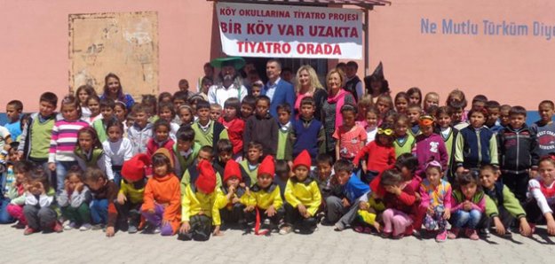 Köy Okullarına Tiyatro Projesi Başarıyla Sona Erdi