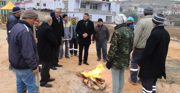 Turgut, sahada çalışan personellerini ziyaret etti