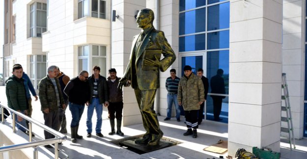 Silifke  Adliyesine dev Atatürk Heykeli