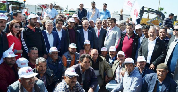 Atayurt Hal Esnafı, Bakan Elvan’ı “EVET’ le karşıladı