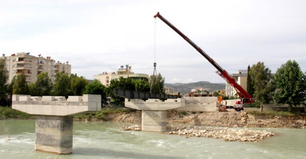 4. KÖPRÜNÜN ÇELİK KİRİŞLERİ KONULDU