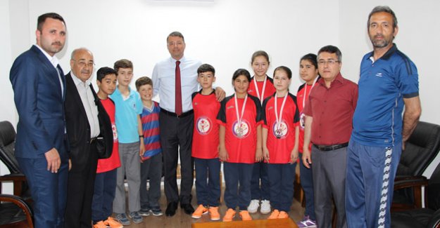 Başarılı öğrenciler Başkan Turgut’u ziyaret etti