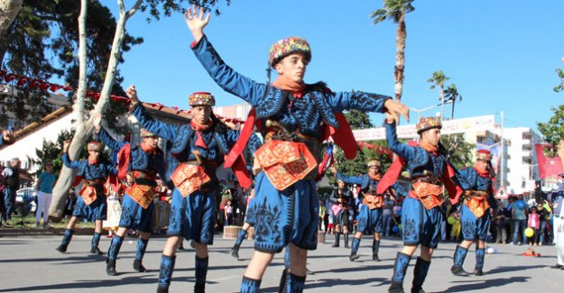 Müzik ve Folklor Festivali’ne renk kattılar