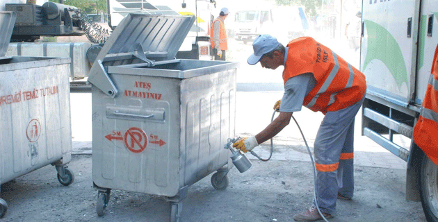 Silifke’de çöp konteynırları dezenfekte ediliyor