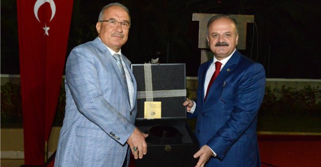 Başkan Kocamaz’dan Vali Özdemir Çakacak’a Veda Yemeği