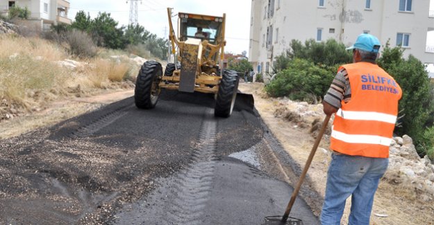 Silifke Belediyesi Akkum yollarını asfalta kavuşturdu