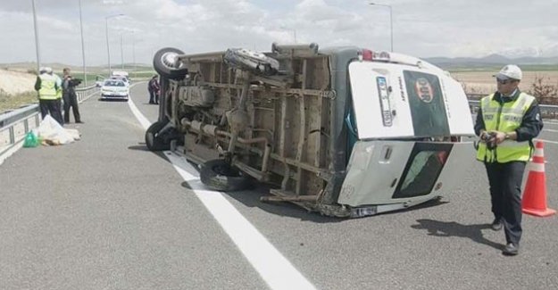 Tarım İşçilerini Taşıyan Kamyonet Kaza Yaptı: 3 Ölü, 5 Yaralı