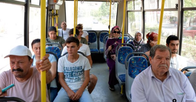 OTOBÜS DURAKLARI YENİLENİYOR