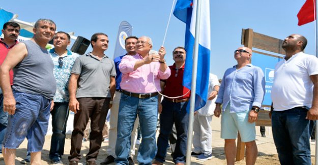 HALK PLAJINDA İLK MAVİ BAYRAK KIZKALESİNE