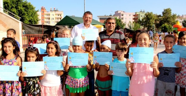 Minik yüzücüler sertifikalarını aldı
