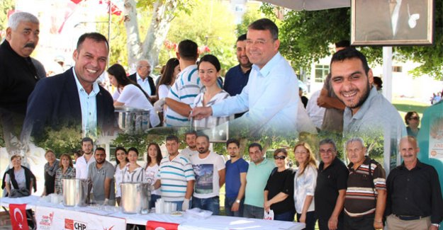 CHP Silifke vatandaşlara aşure dağıttı
