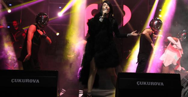 3 Ocak Coşkusu Hande Yener Konseriyle Taçlandı