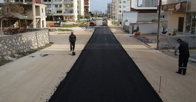 YEŞİLYURT’TA YOL ESNAFIN AYAĞINA GİDİYOR