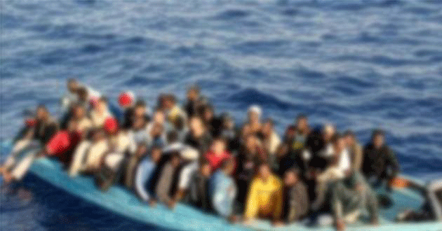 Arıza yapan tekneden 84 göçmen çıktı