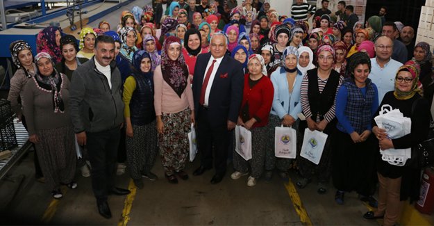Başkan Tollu’dan çalışan kadınları ziyaret
