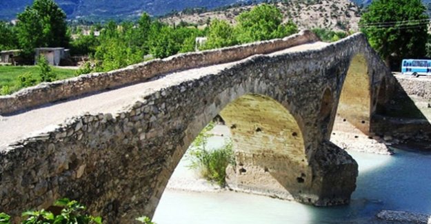 Mut'ta Tarihi Taş Köprüler Gün Yüzüne Çıkacak