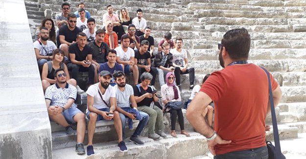 Üniversite öğrencilerine uygulamalı turizm gezisi