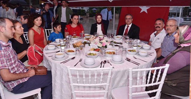 Vali Su ve Eşinden Şehit yakınları ve Gazilere iftar yemeği