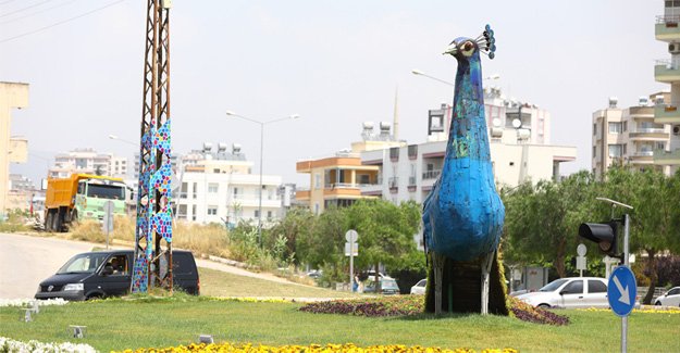 Mersin’e dev boyutlarda botanik heykeller