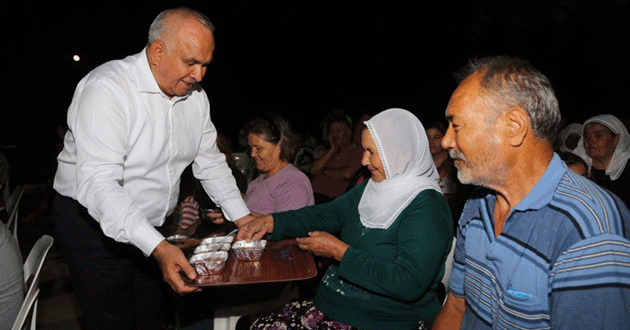 Mersin'de Gönüllerin Buluştuğu Aşure Programı Devam Ediyor