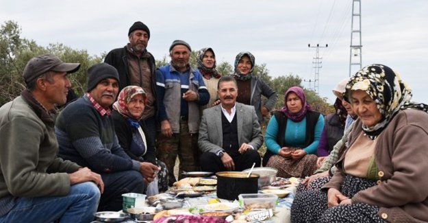 Başkan Tuna, çiftçilerin aşına ortak oldu