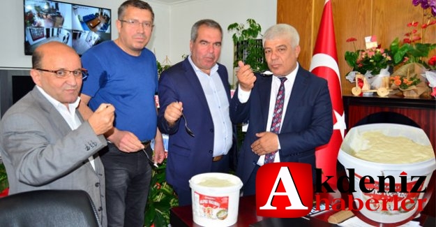 Yeni çıkan ‘Osmanlı Silifke Yoğurdu’ Başkan Aktan’a ikram edildi