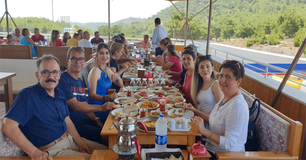 Gönüllü folklorcular Bosna Hersek’ten döndü kahvaltı da buluştu