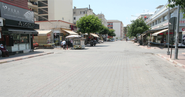 Menderes Caddesi Boşaldı