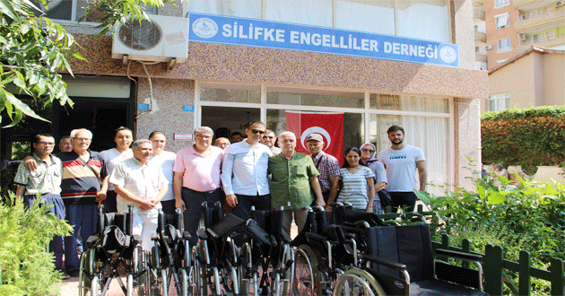 Silifke Belediyesinden tekerlekli sandalye bağışı