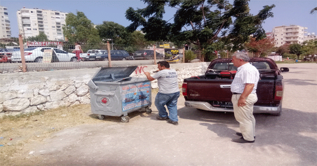 Silifke’de Çöp Konteynerlerine İlaçlı Temizlik