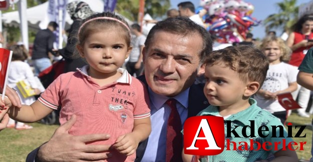 Başkan Abdullah Özyiğit, Cumhuriyet Bayramı'nda çocuklarla bir araya geldi
