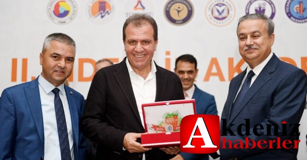 Başkan Seçer Liderlik Akademisi’ne Katıldı