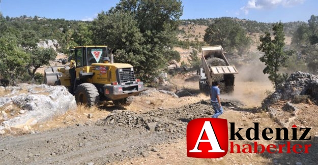 Pelitpınarı Mahallesinde yol bakım çalışmaları sürüyor