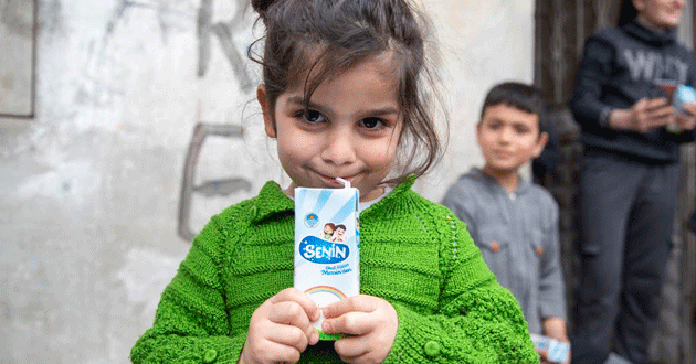 Büyükşehir, Koronavirüs nedeniyle ‘’ Evlerinde Kalan’’ çocuklara yaklaşık 5 bin adet süt dağıttı