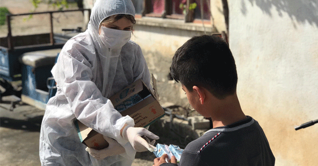 Büyükşehir’den çocuklara süt dağıtımı devam ediyor