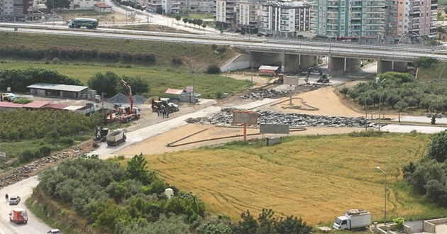 Büyükşehir, trafik akışında sıkıntı yaşanan kavşaktaki sorunu ortadan kaldırıyor