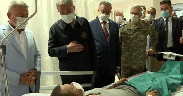 Bakan Akar'dan yaralanan askerlere ziyaret