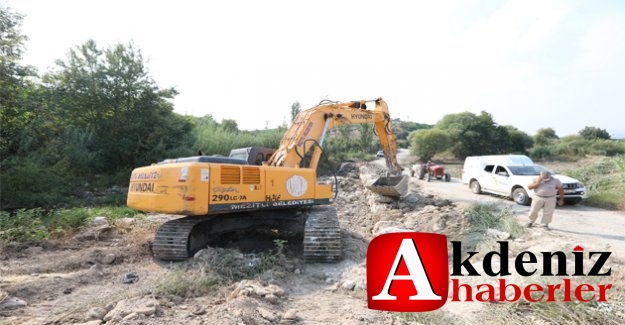 Mezitli Belediyesi, tehlikeli geçitte çalışmalara başladı