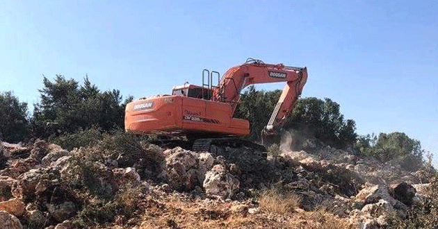 Mersin'de iş makineli kaçak kazıya suçüstü: 3 gözaltı