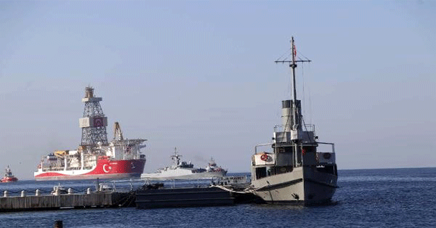 Sondaj gemisi 'Kanuni', Çanakkale Boğazı'nı geçiyor