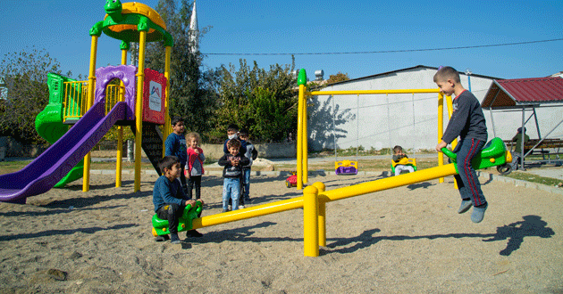 ‘ÇOCUKLAR HEP GÜLSÜN’ DİYE 50 MAHALLEYE OYUN PARKLARI KURULUYOR