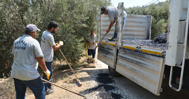 GÜLNAR BELEDİYESİ ROTMİKS SERME VE SIKIŞTIRMA ÇALIŞMALARINA DEVAM EDİYOR