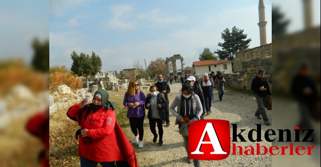 ÖĞRETMENLER DOĞA YÜRÜYÜŞÜ YAPTI