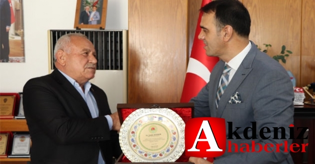 Ziraat Odasından Altunok’a plaket