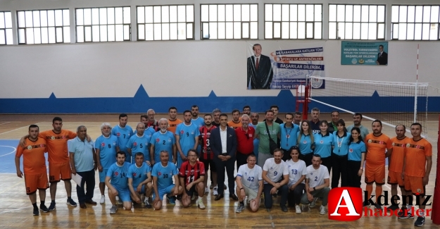 Silifke de festival kupasi voleybol turnuvası basladi