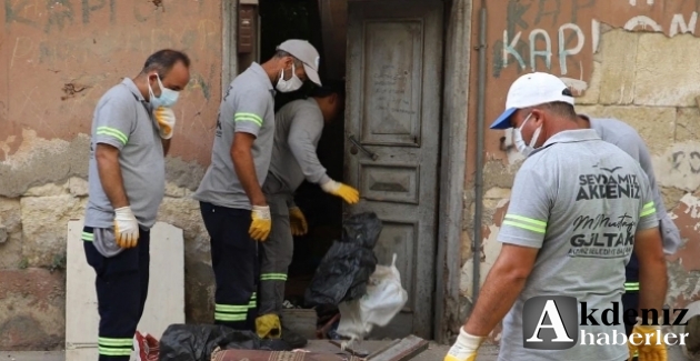 Evden 10 ton çöp çıkarıldı